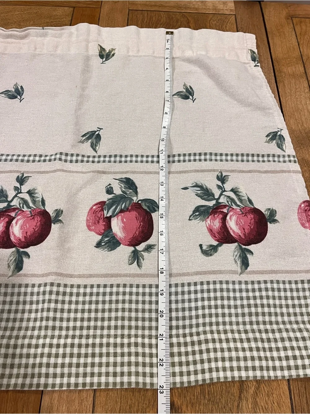4 Piece 1990s Gingham Apple Curtain Set